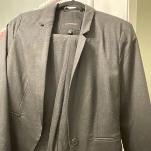 Banana Republic Grey Suit Size 2 Petite